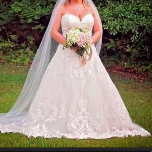 Lace wedding dress